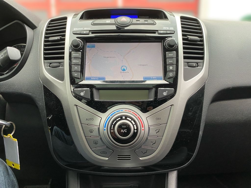 Fahrzeugabbildung Hyundai ix20 1.6 Automatik Space+ mit Schiebedach