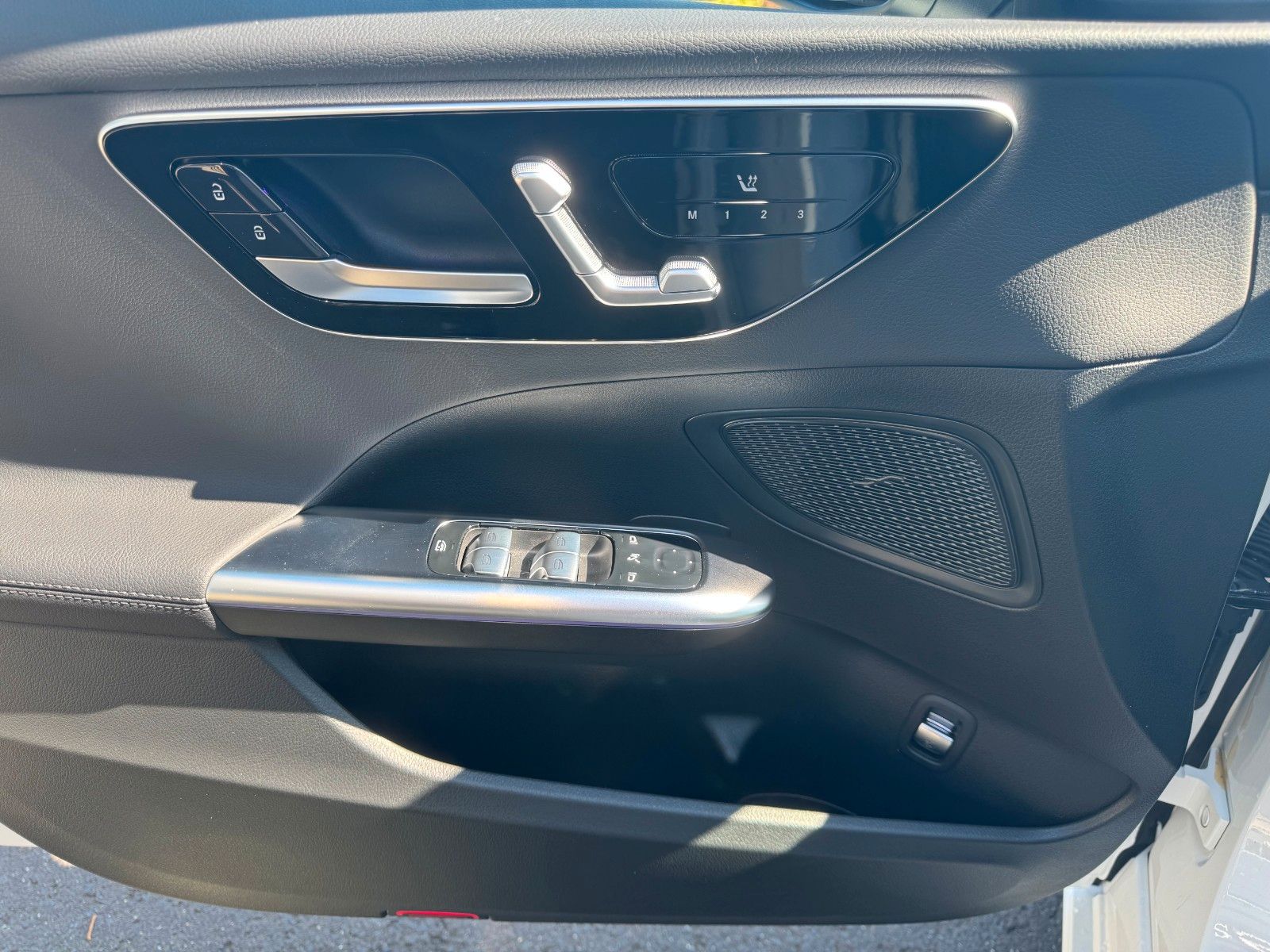 Fahrzeugabbildung Mercedes-Benz C 180 T Avantgarde+AHK+Memory+Ambiente+TotW