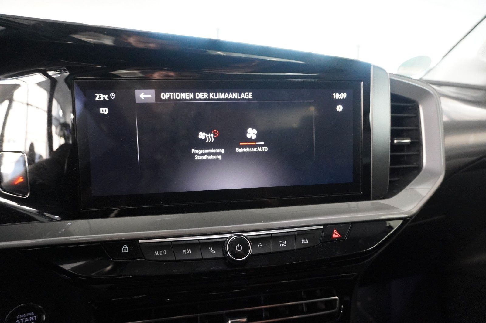 Fahrzeugabbildung Opel Mokka-e ELEGANCE 3-PHASIG NAVI/LED/VIRTU/SHZ/DAB