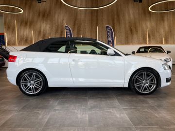 Audi A3 Cabriolet Ambition *ALCANTARA*NAVI*BI-XENON*