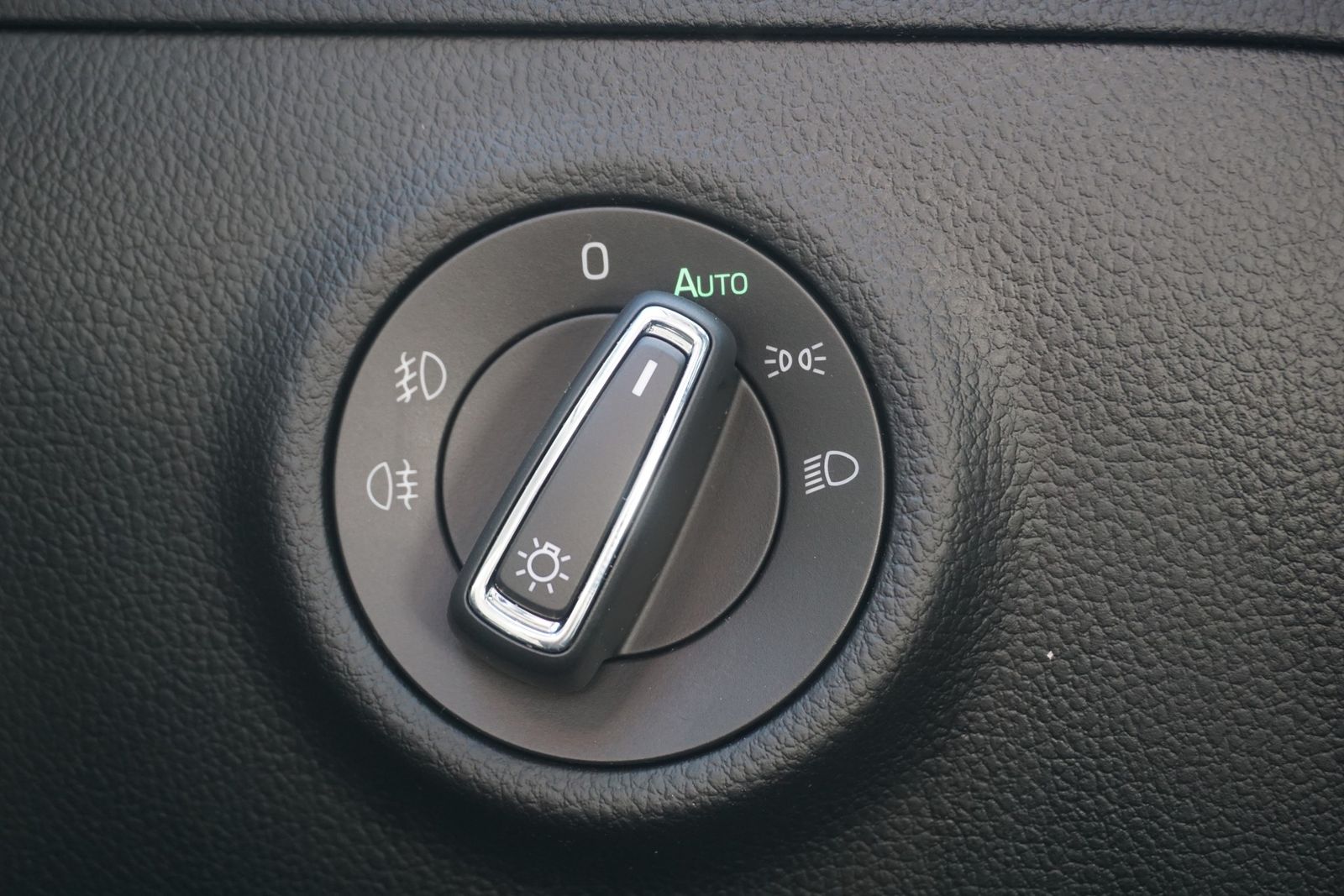 Skoda Superb Combi 1.5 TSI Active LED Navi Sitzheizung foto 24