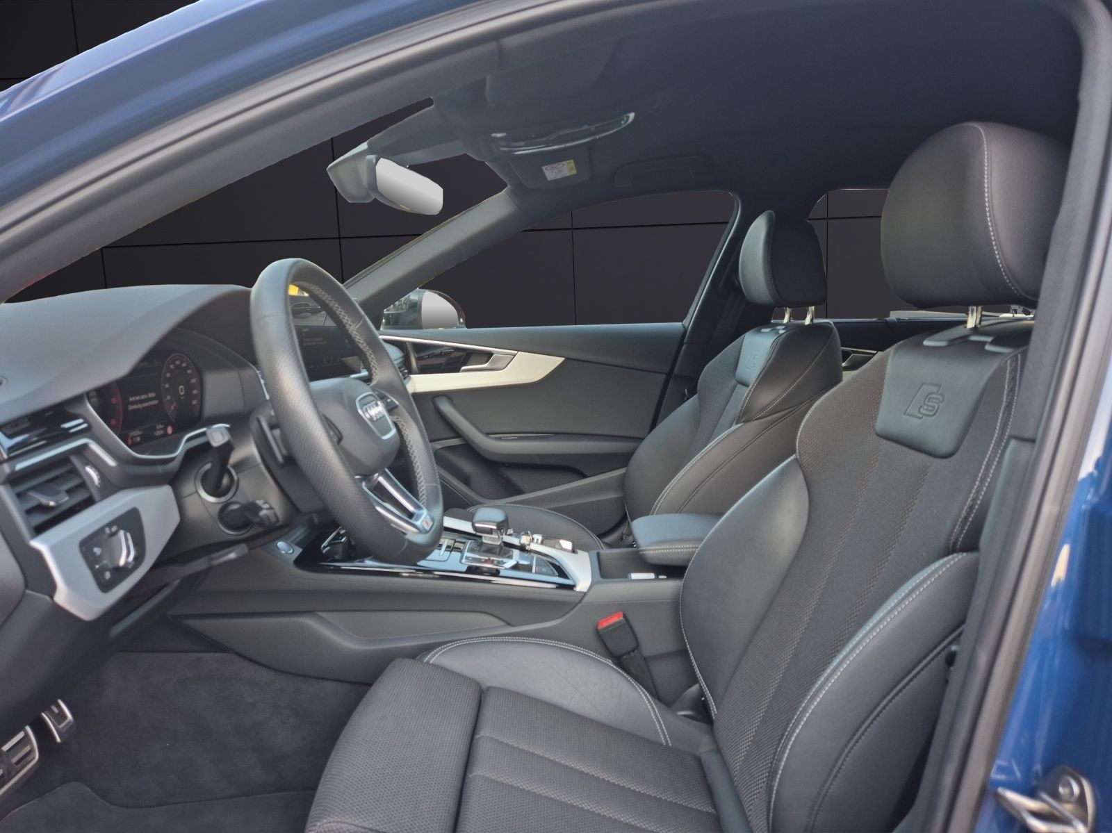 Fahrzeugabbildung Audi A4 Avant 40 TDI quattro S-line S-tronic Matrix A