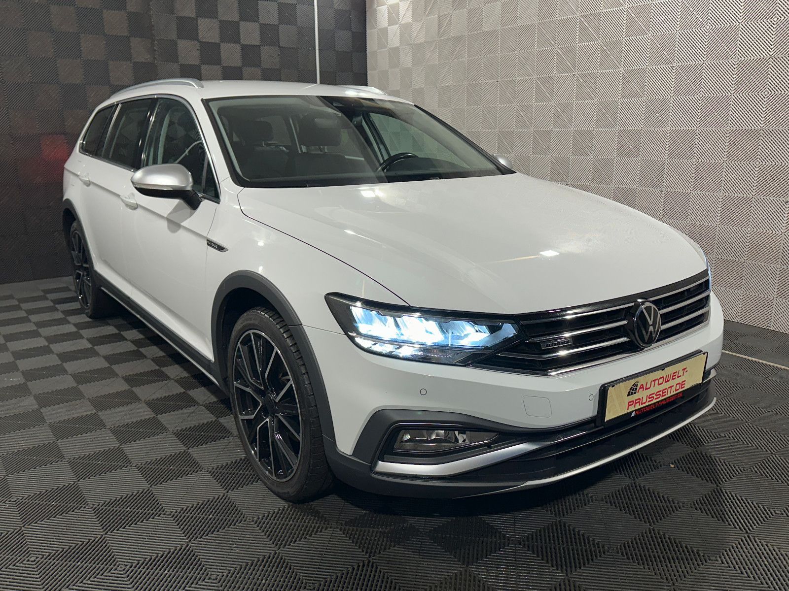 Gebrauchtwagen Volkswagen Passat Alltrack Passat 4M.*ALLTRACK*LED-MASSAGE-ST.HZ-AHK-ACC-18 in Horb am Neckar