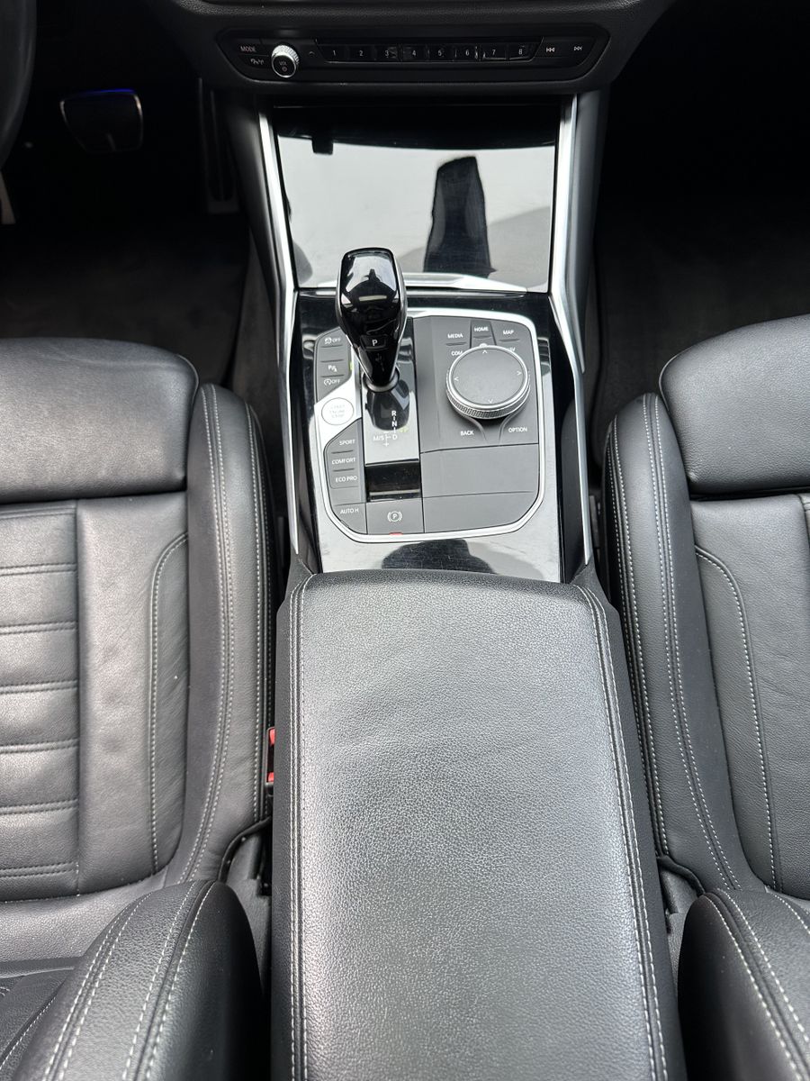 Fahrzeugabbildung BMW 330i Limousine M-Sport NAV+LED+PANO+LIVE-COCKPIT