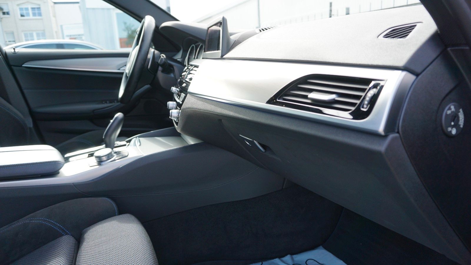 Fahrzeugabbildung BMW 520d xDrive Touring M Sport Navi,LED,Kamera,SH
