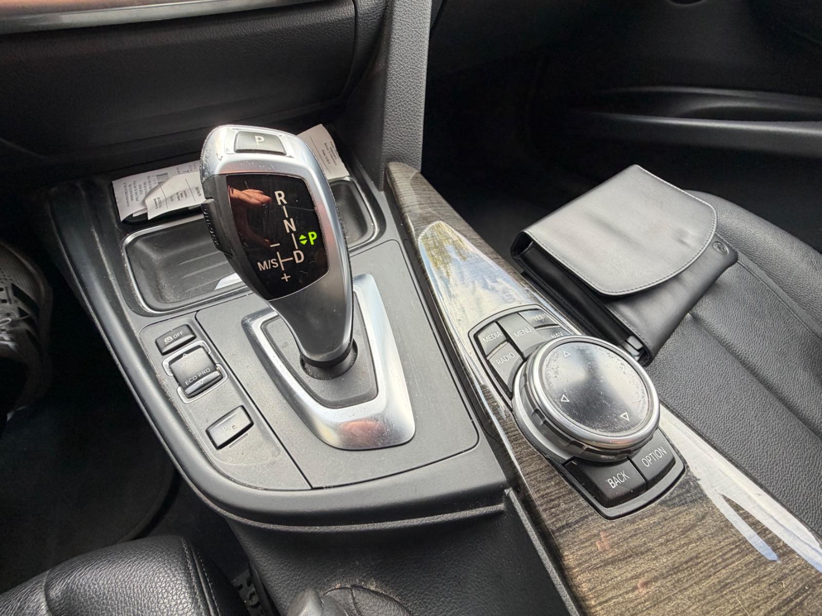 BMW 330d Luxury 3.0 258ch - 1 ère main - TVA Récupérable - Carplay - Pneus été - Toit ouvrant