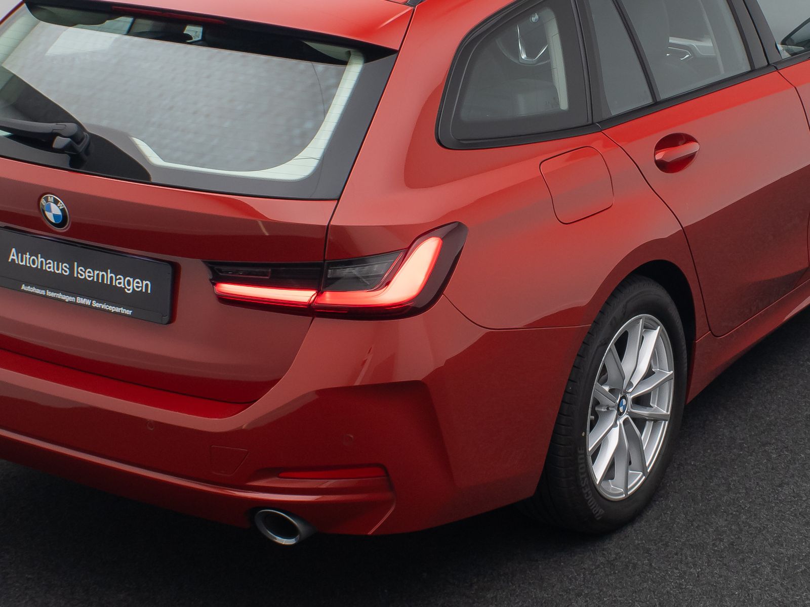 Fahrzeugabbildung BMW 320d xD DAB Alarm HUD HiFi Sportsitz Geschwindig