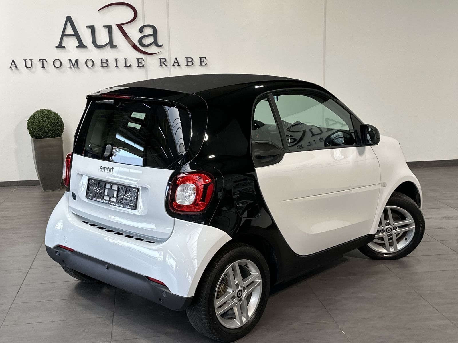 Fahrzeugabbildung Smart ForTwo EQ Coupé CARPLAY+TEMPOMAT+1HD+DAB-RADIO