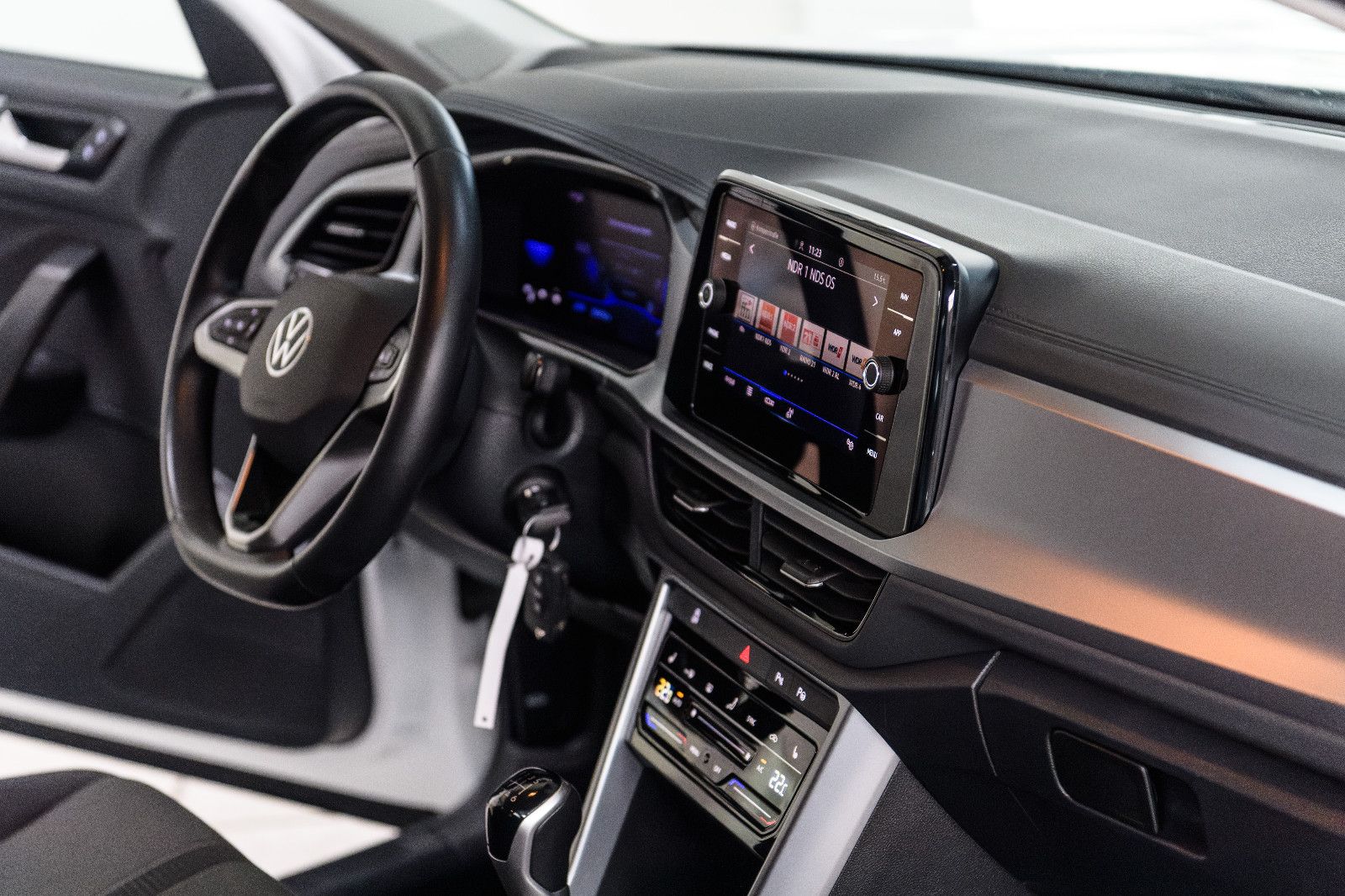 Fahrzeugabbildung Volkswagen T-Roc Life 1.0 TSI NAVI+PDC+SHZ+APP