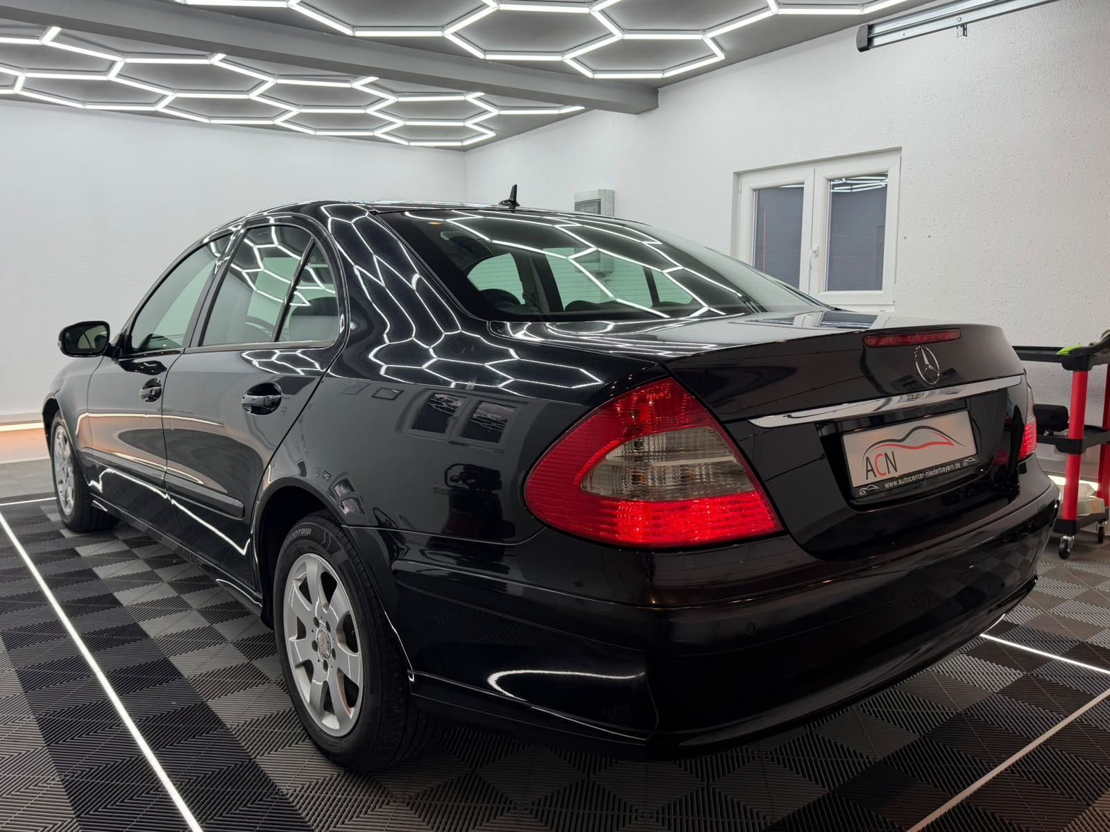 Fahrzeugabbildung Mercedes-Benz E 200 CDI Limousine LEDER/SHZG/TÜV 04.28/