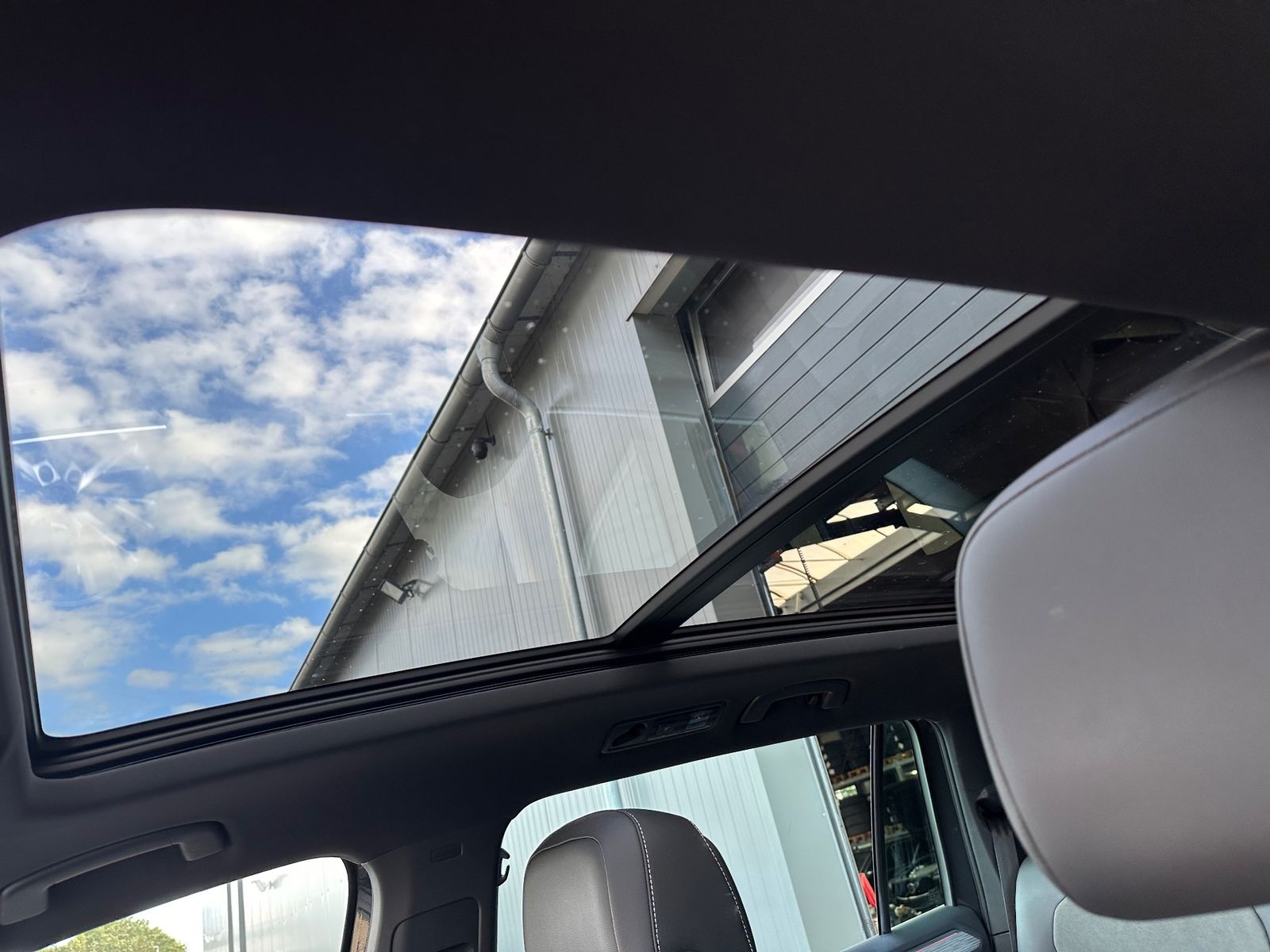 Fahrzeugabbildung SEAT Tarraco 1.4 e-Hybrid Xperience NAV+LED+PANO+AHK