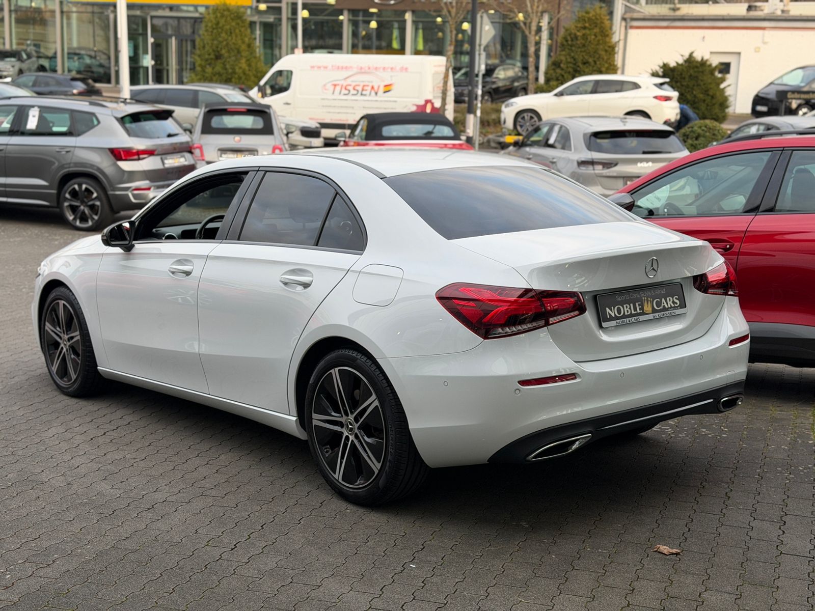 Fahrzeugabbildung Mercedes-Benz A 200 Limousine Progressive NIGHT 360° DIST