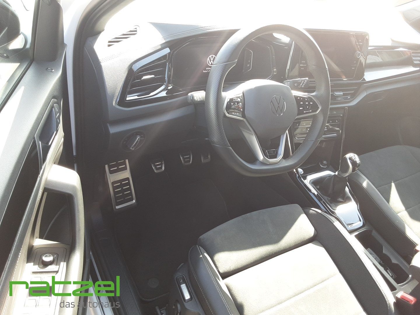 Fahrzeugabbildung Volkswagen T-Roc R-Line 1.5 TSI Sportpaket StandHZG AHK-abn