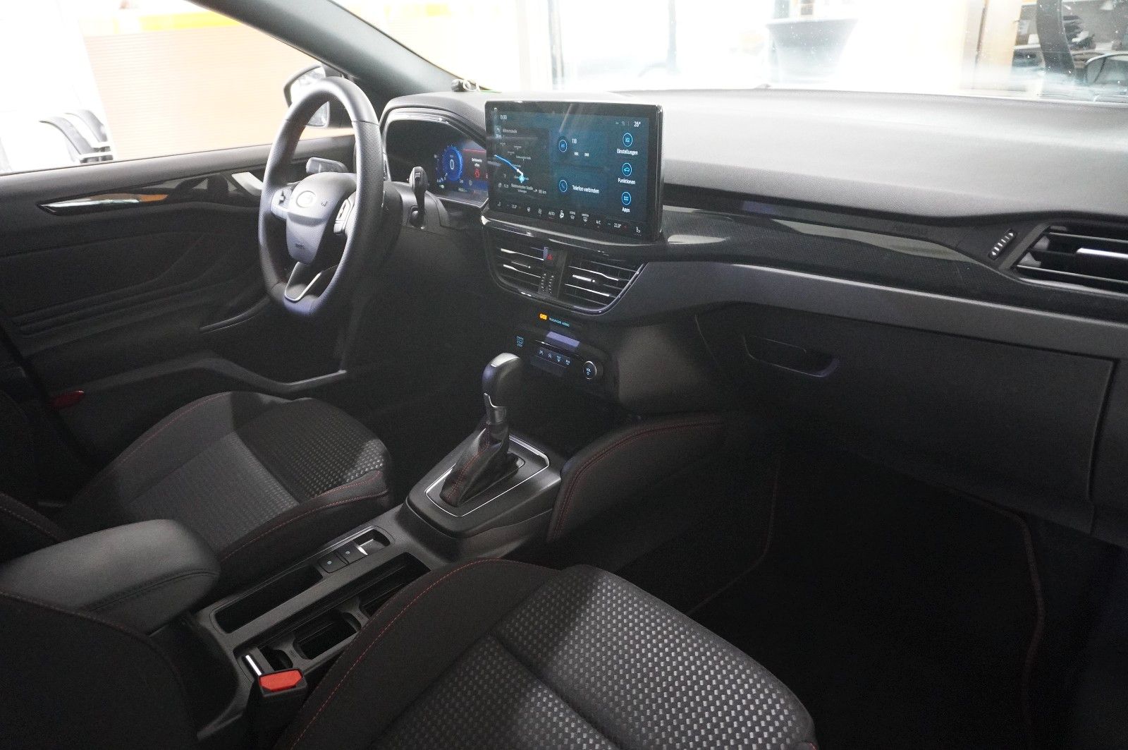 Fahrzeugabbildung Ford Focus Turnier 1.0 ST-LINE X NAVI/LED/KAMERA/DAB+