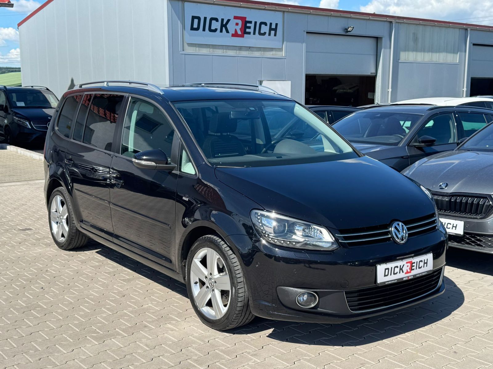 Fahrzeugabbildung Volkswagen Touran 2.0 TDI Cup PANO*BI-XENON*KLIMA*PDC*SHZ