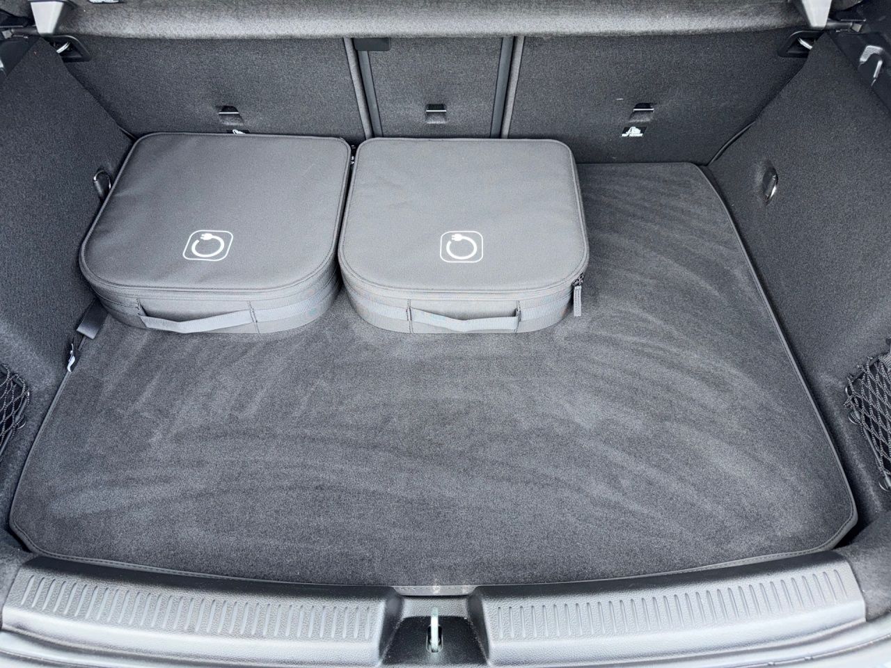 Fahrzeugabbildung Mercedes-Benz A 250 e PROGR.+AHK+PANO+STNDHZ+LHZG+LED+KAM+11KW