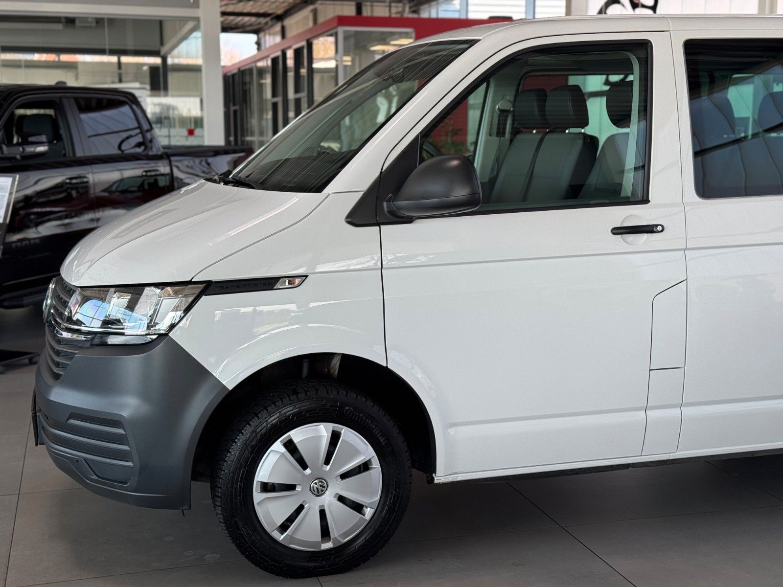 Fahrzeugabbildung Volkswagen T6 Transporter Kombi 2.0 TDI "Klima  9-Sitzer"
