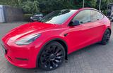 Tesla Model Y Performance AWD, schwarz, rot foliert - Tesla Model Y in Krefeld