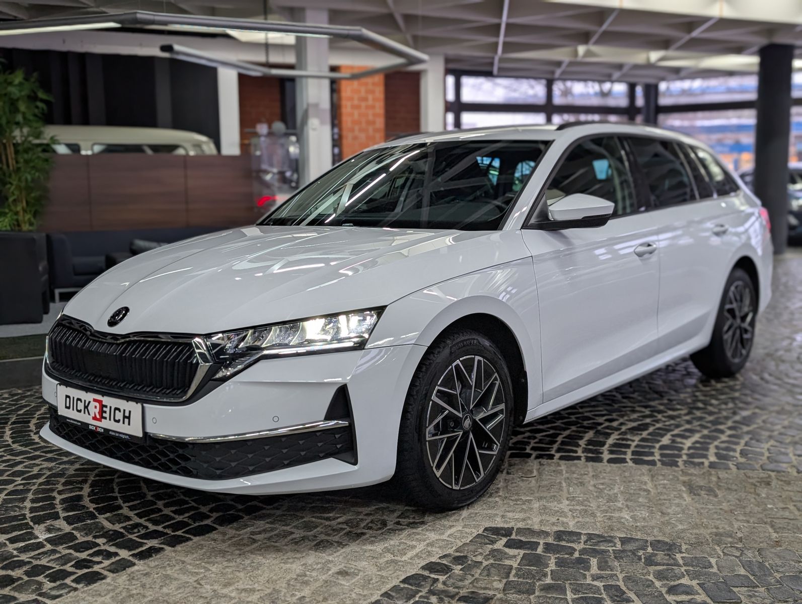 Fahrzeugabbildung SKODA Octavia 1.5 TSI mHEV Style ACC AHK 5J.-Garantie