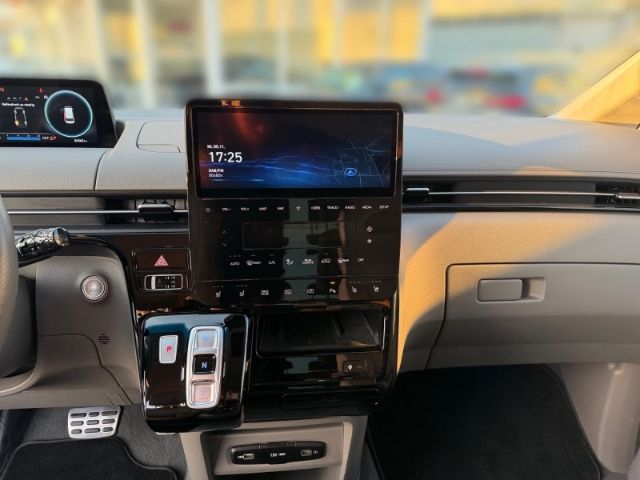 Fahrzeugabbildung Hyundai STARIA Signature 4WD 7-Sitzer +KLIMA+NAVI+SHZ+UV