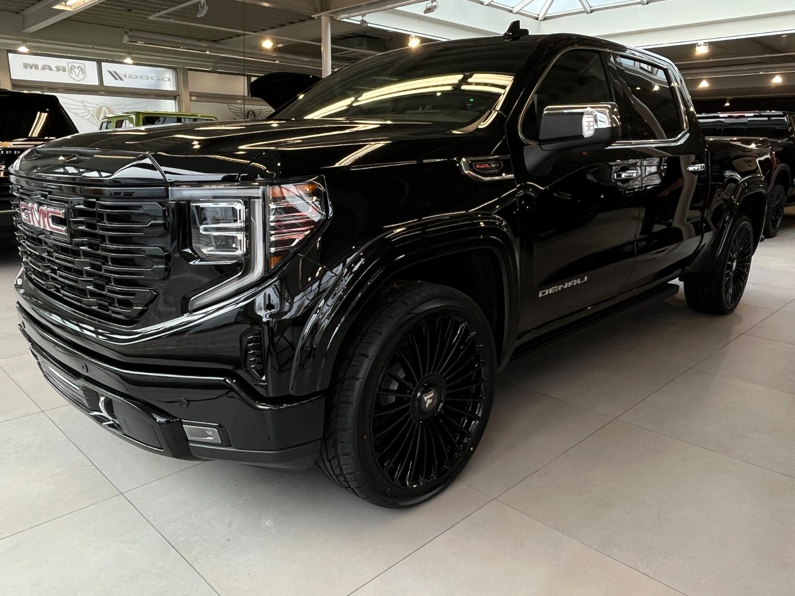 Fahrzeugabbildung GMC Sierra 1500 Denali Black 6.2 LPG*HeadUp*360°