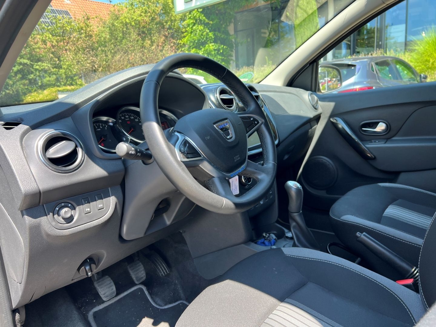 Fahrzeugabbildung Dacia Sandero II Stepway Celebration TCE 100 ECO-G Nav