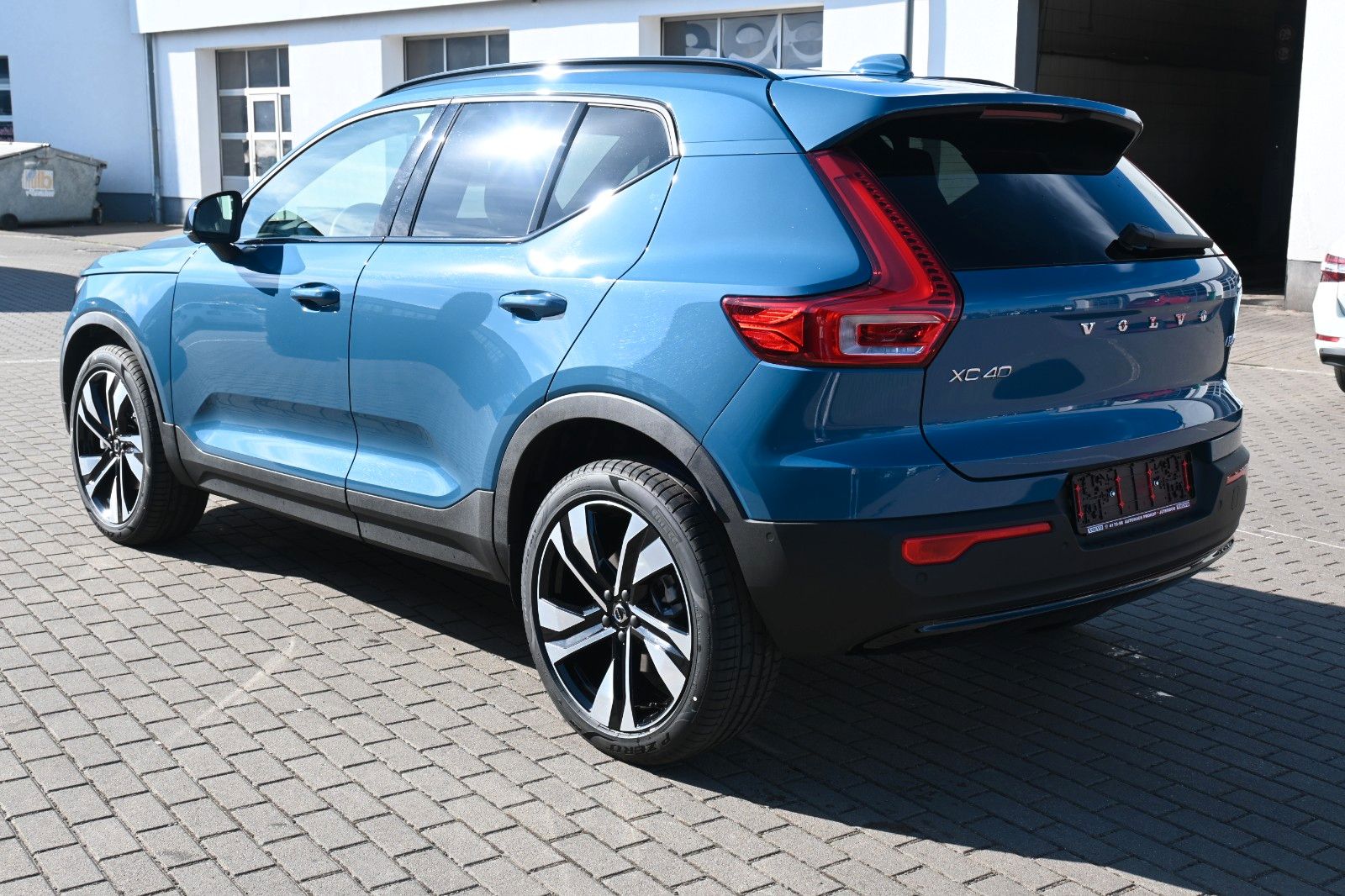 Fahrzeugabbildung Volvo XC40 B4 AWD DKG Plus Dark*STDHZG*360°*ACC