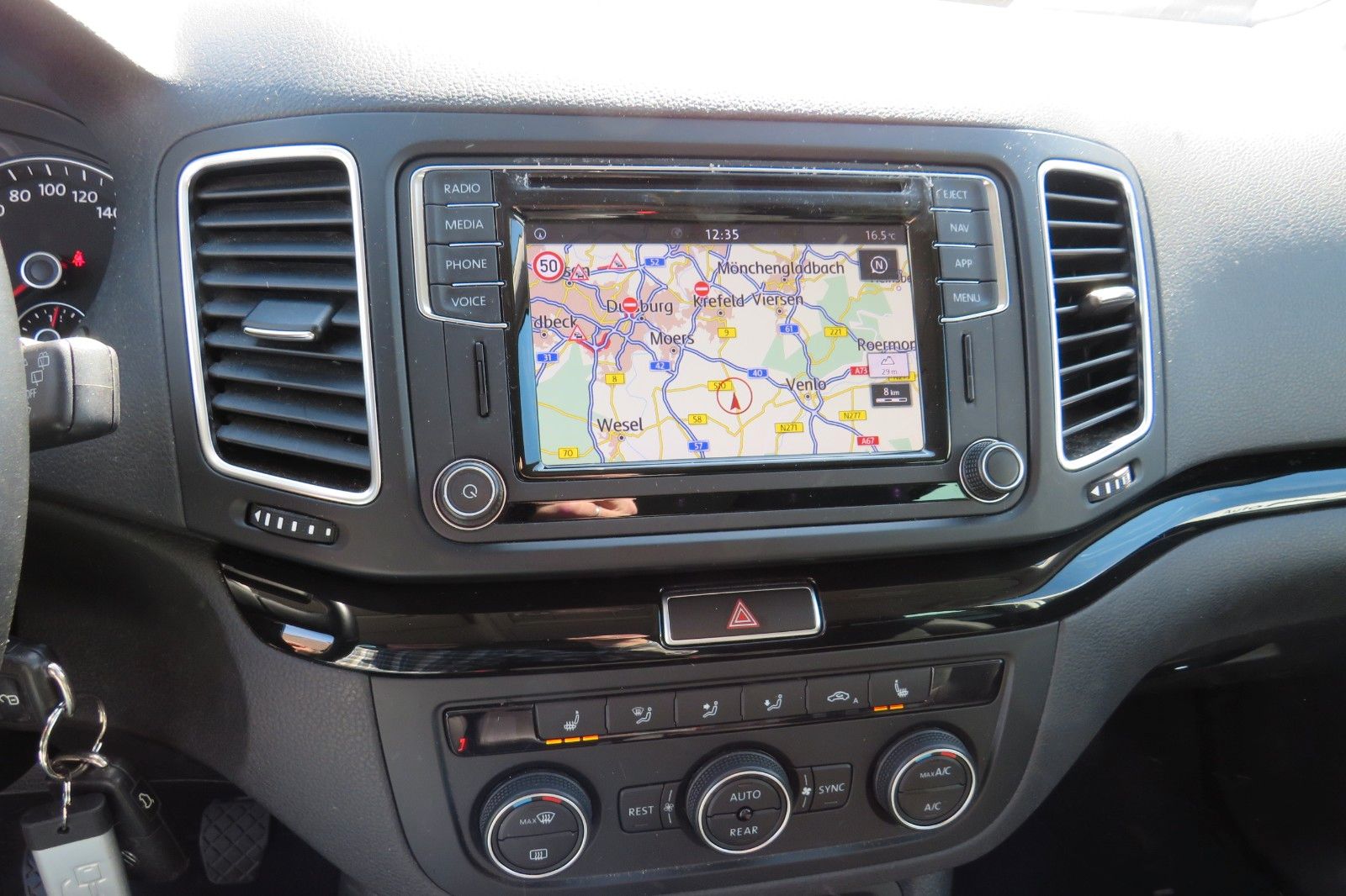 Fahrzeugabbildung Volkswagen Sharan Highline 7-SITZE AHK NAVI ACC 1.HAND