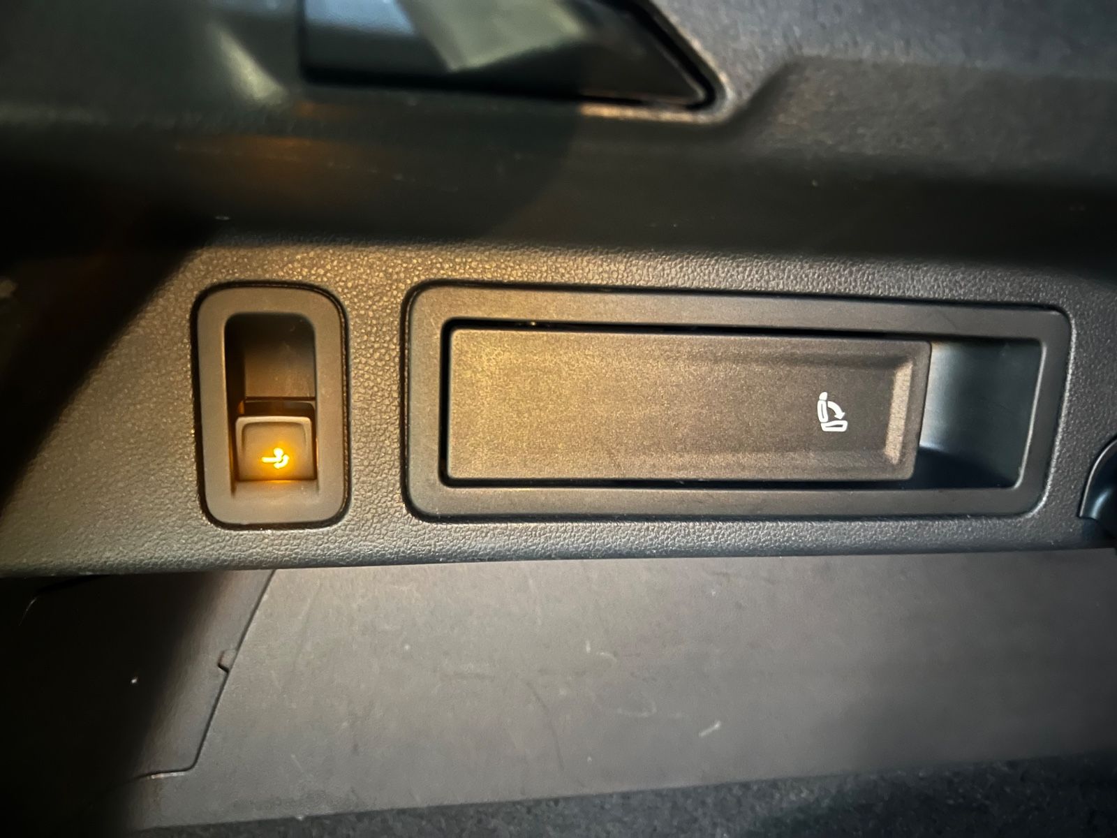 Fahrzeugabbildung Volkswagen Tiguan 2.0TDI DSG Highline 4Motion R line 239PS