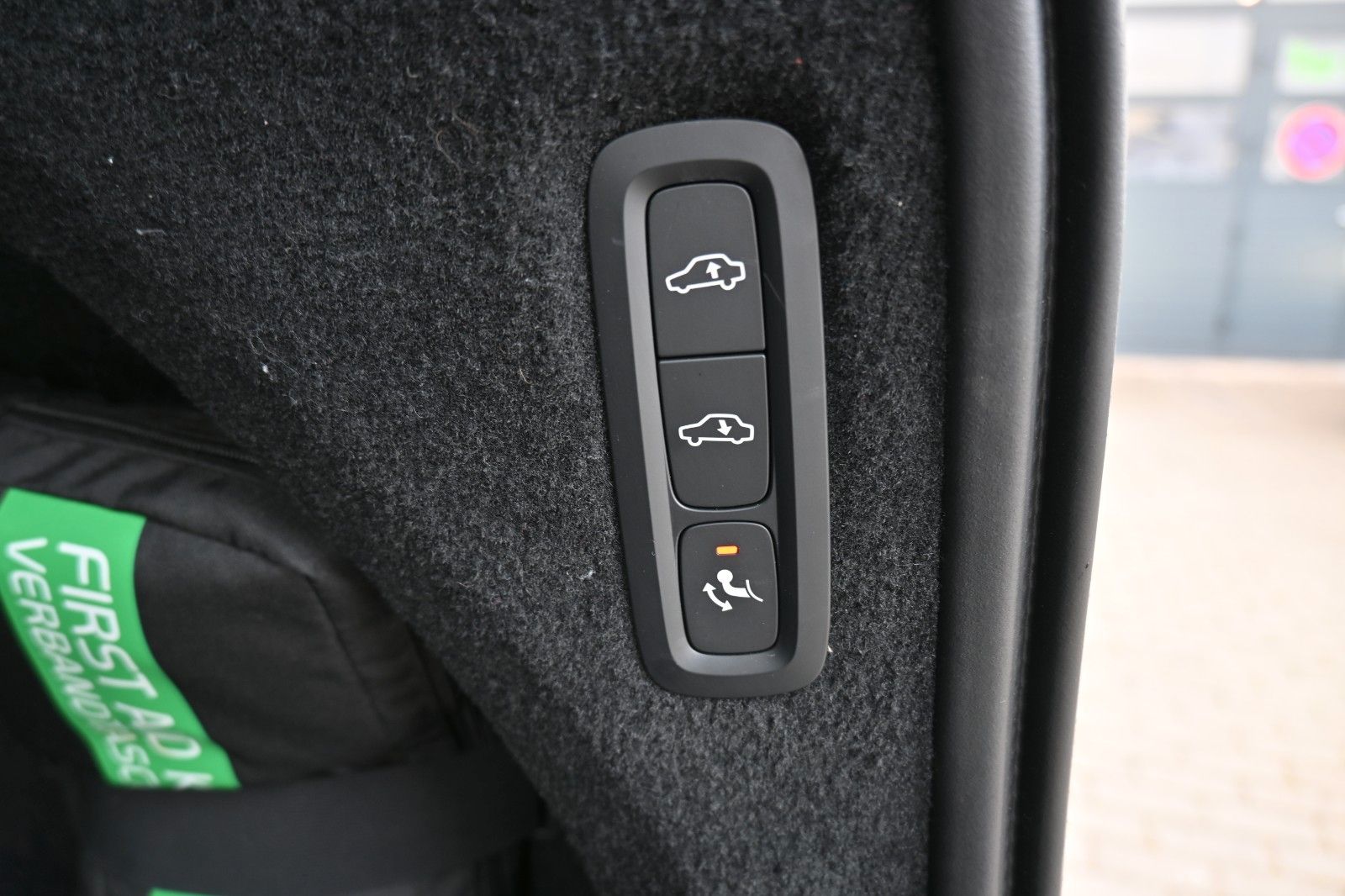 Fahrzeugabbildung Volvo XC90 T8 AWD RC Ultra Dark*LUFT*360°*ACC*AHK