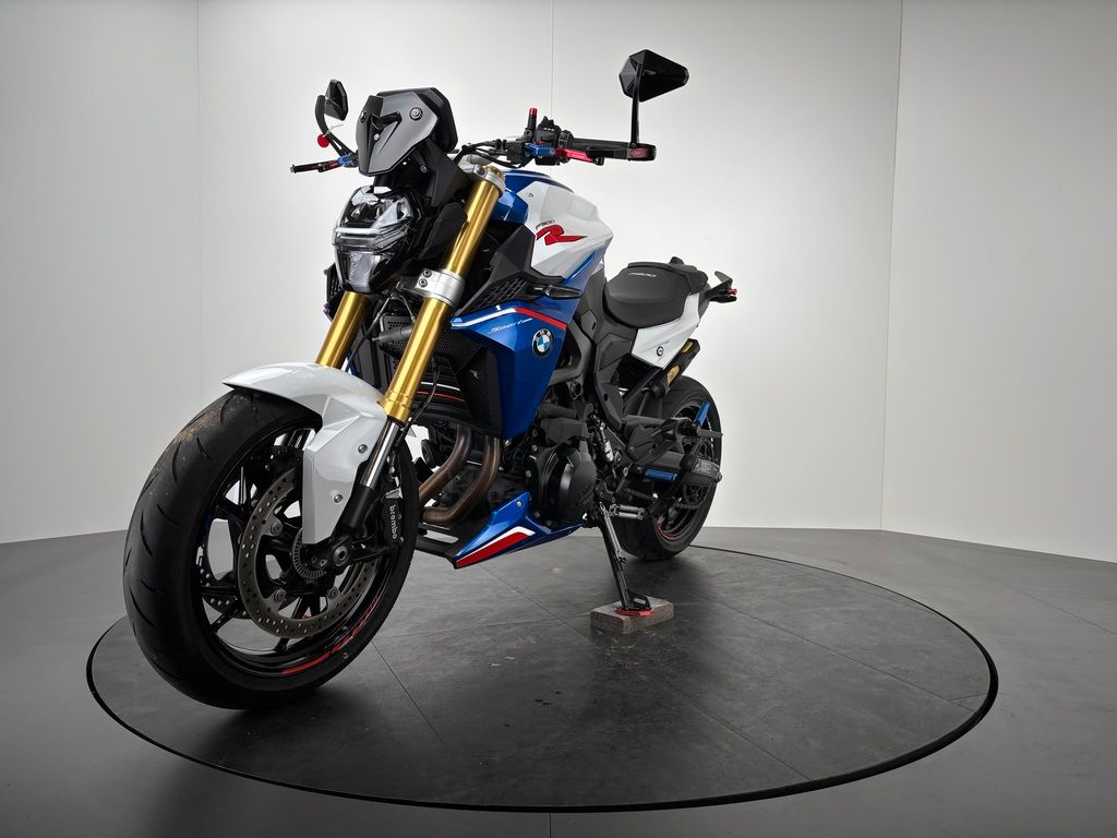 Fahrzeugabbildung BMW F900 R *TOP-AUSSTATTUNG *1. HAND *ARROW