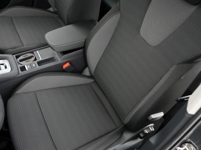 Octavia COMBI SELECTION MHEV DSG+AHK+LED+NAVI+RÜ