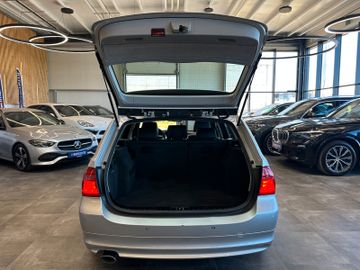 MYAUTOCENTER – Gebraucht- und Jahreswagen mit Werkstattservice in Pfaffenhofen BMW 320d Touring *Xenon*Leder*Automatik*AHK*