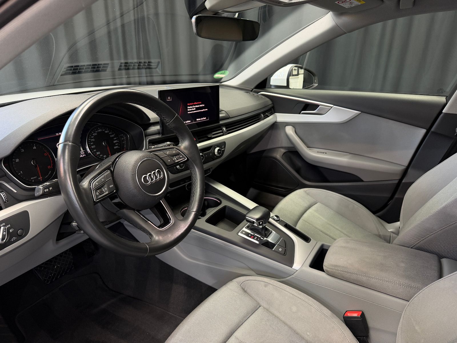 Fahrzeugabbildung Audi A4 Avant 35 TDI advanced|MATRIX|LCI|RF-KAMERA
