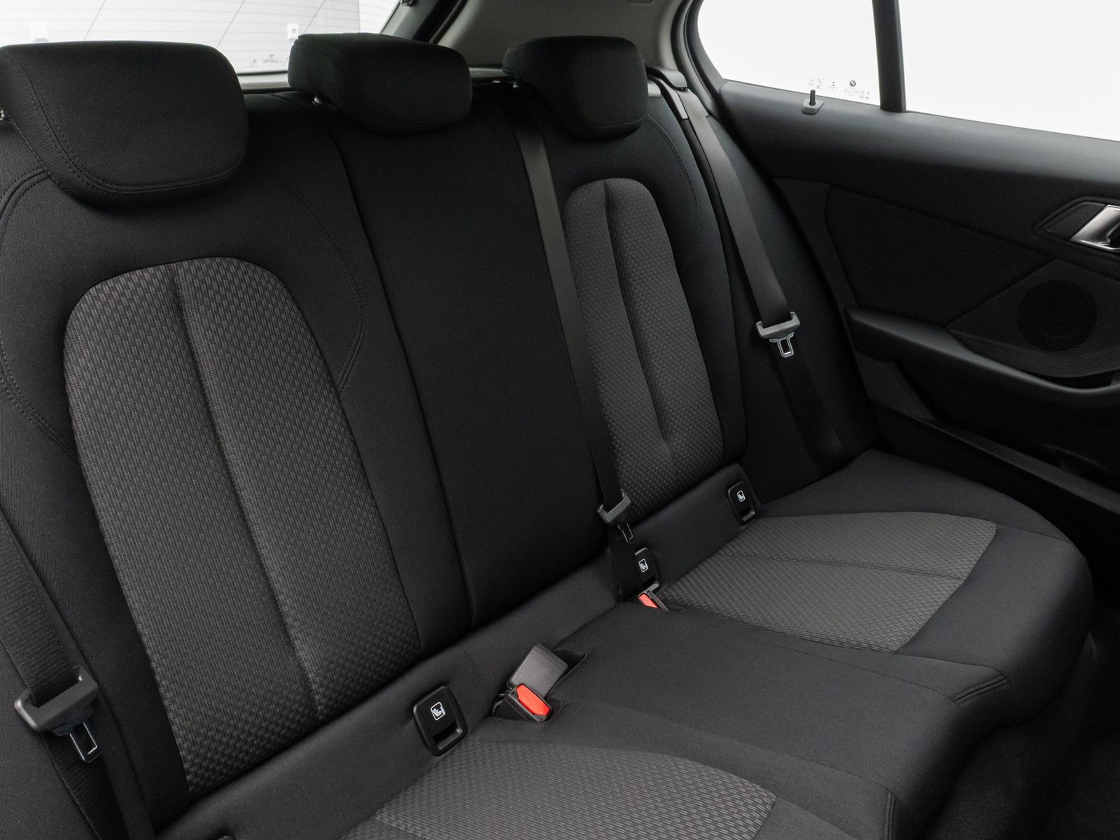 Fahrzeugabbildung BMW 118i PDC DAB CockPitPro AHKFernlichtassistent