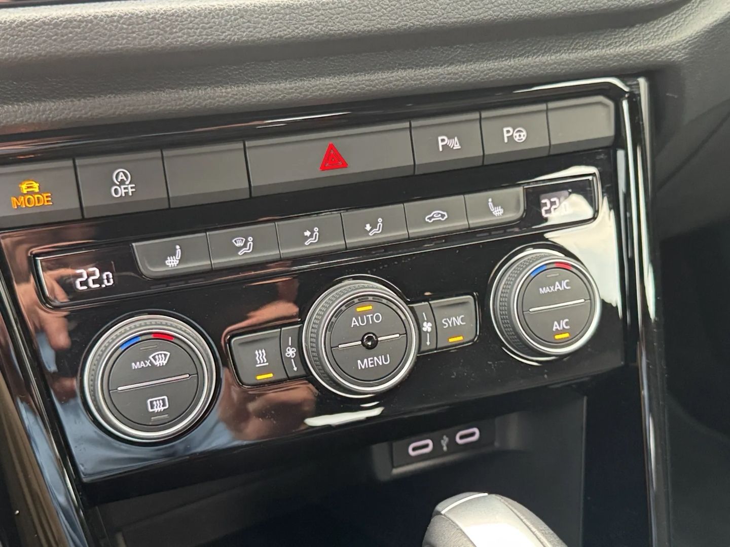 T-Roc 1.5 TSI Sport DSG *NAVI*LED*STDHZG*AHK*