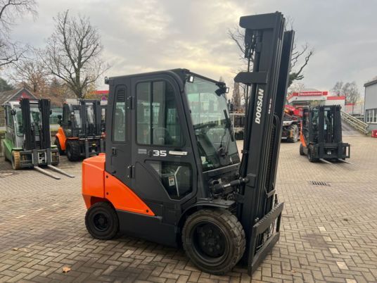 Doosan D35S-7