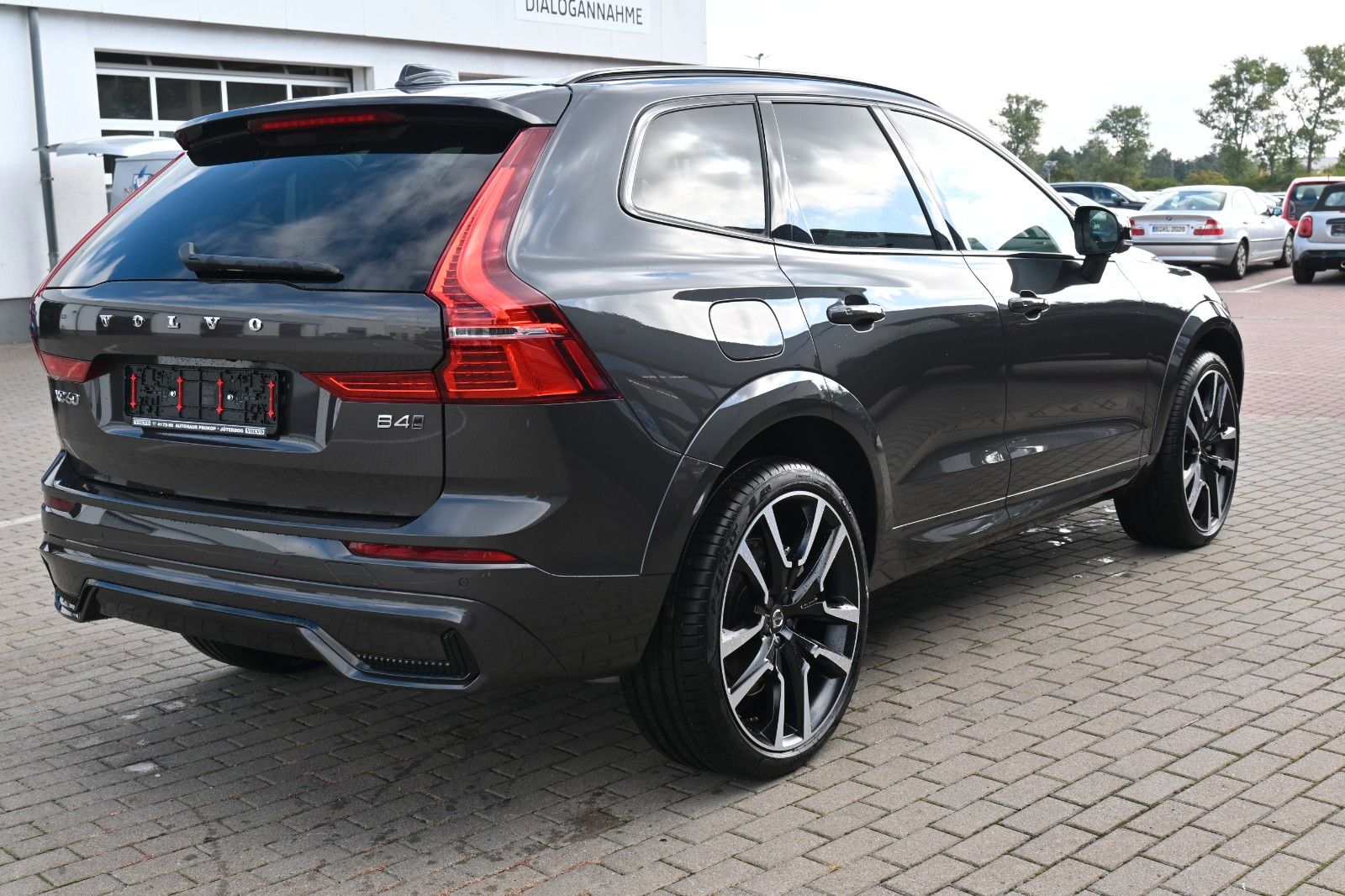 Fahrzeugabbildung Volvo XC60 B4 D AWD Ultimate Dark*STDHZG*360°*LUFT*22"