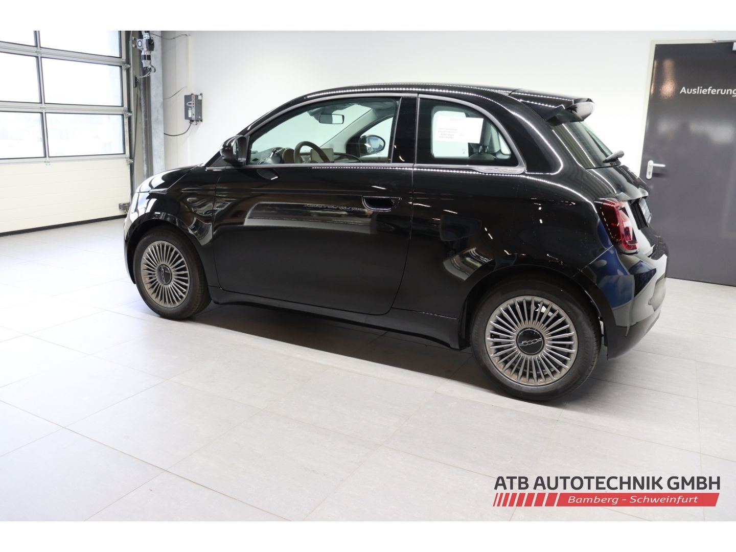 Fahrzeugabbildung Fiat 500 ICON + Komfortpaket Hybrid 1.0l PDC Rückfahr