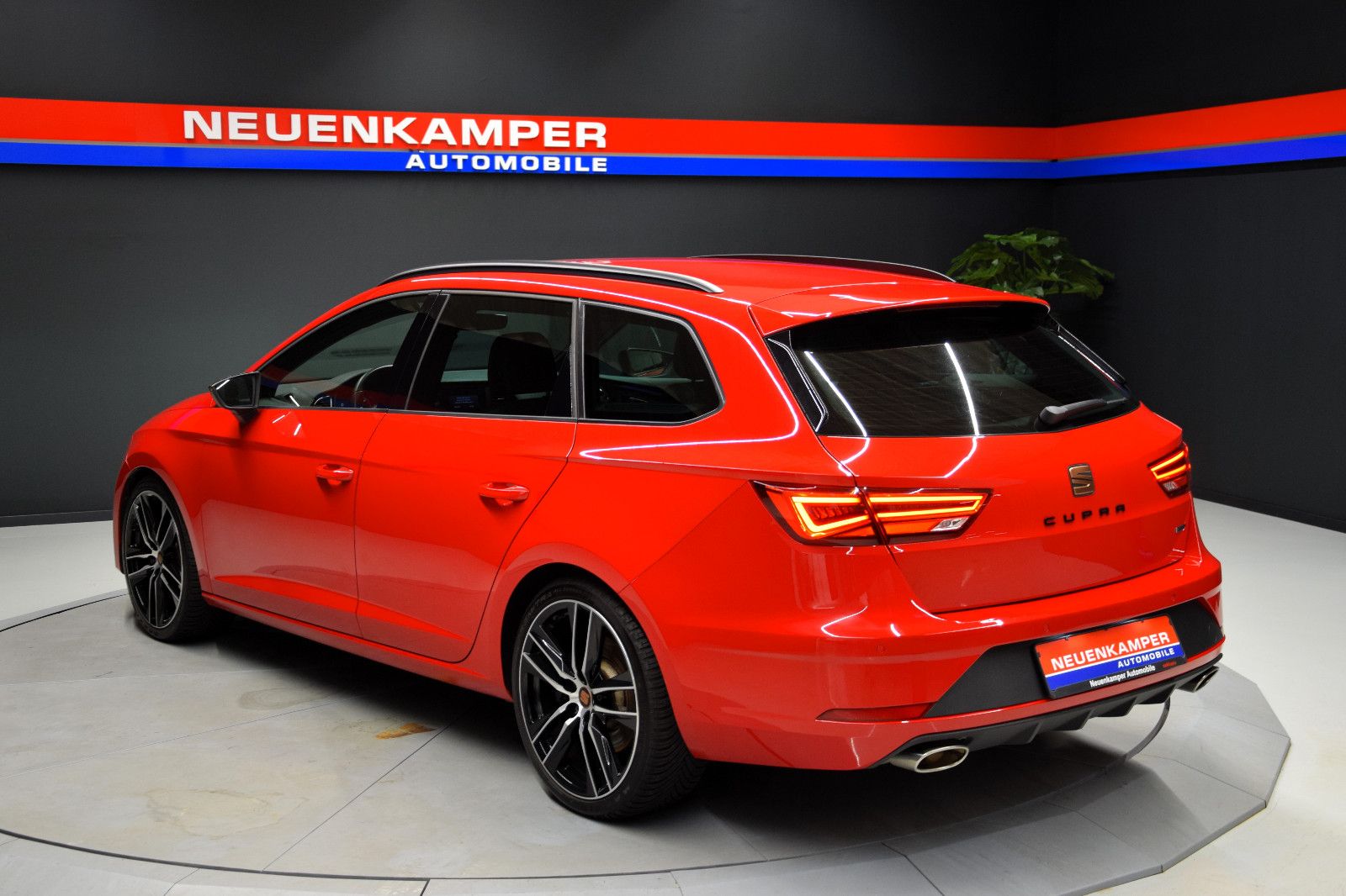 Fahrzeugabbildung SEAT Leon ST Cupra 300 4Drive ACC Beats Alca. Virtual