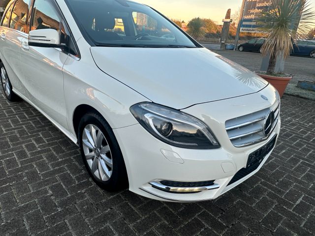 Mercedes-Benz B 180 *bi-Xenon*Automat*NAVI*SHZ*