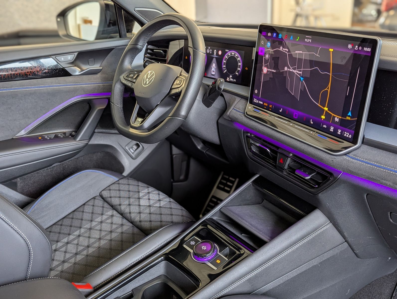 VW Tayron 2.0TDI 4M R-Line Launch Pano Black AHK 20 - Image 11