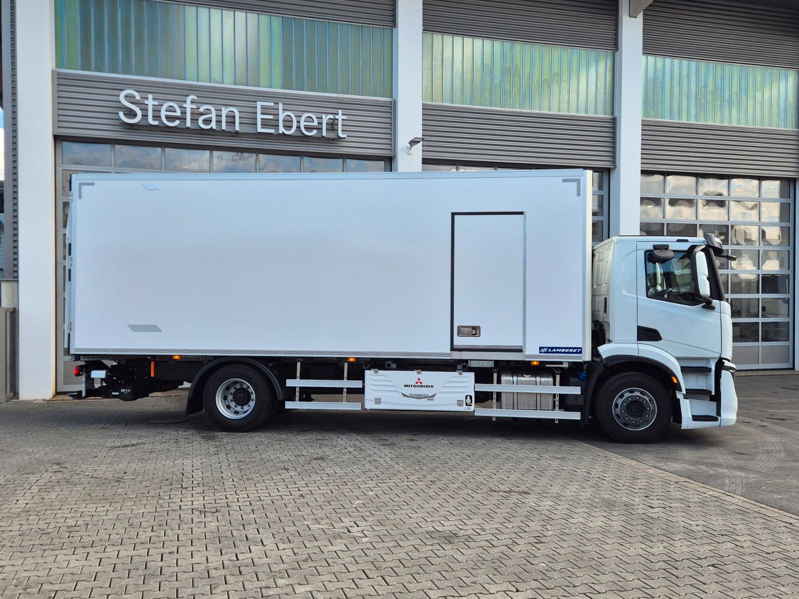 Fahrzeugabbildung Iveco AD190S40/FP Lamberet Mitsubishi LBW Tür AHK