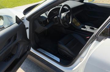صورة 8 لـ 2020 Porsche TAYCAN