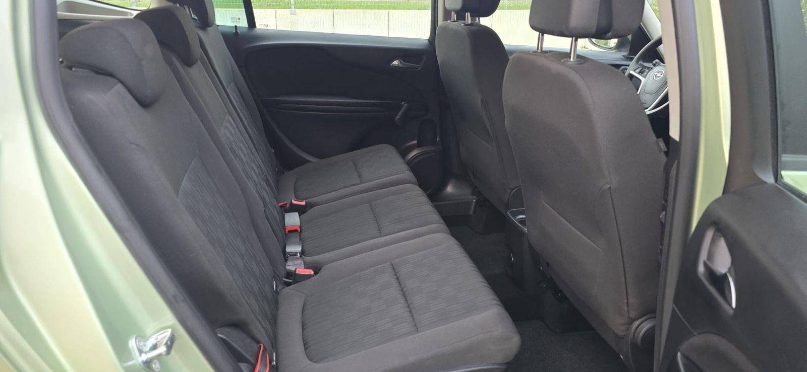 Opel Zafira 2012 — photo 9