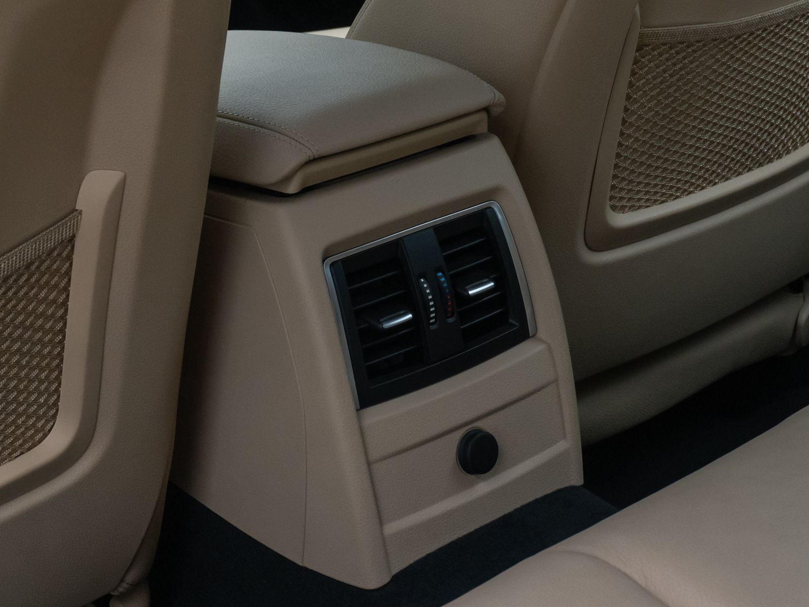 Fahrzeugabbildung BMW 320d SportLine Kamera HiFi NaviPro Alarm Komfort