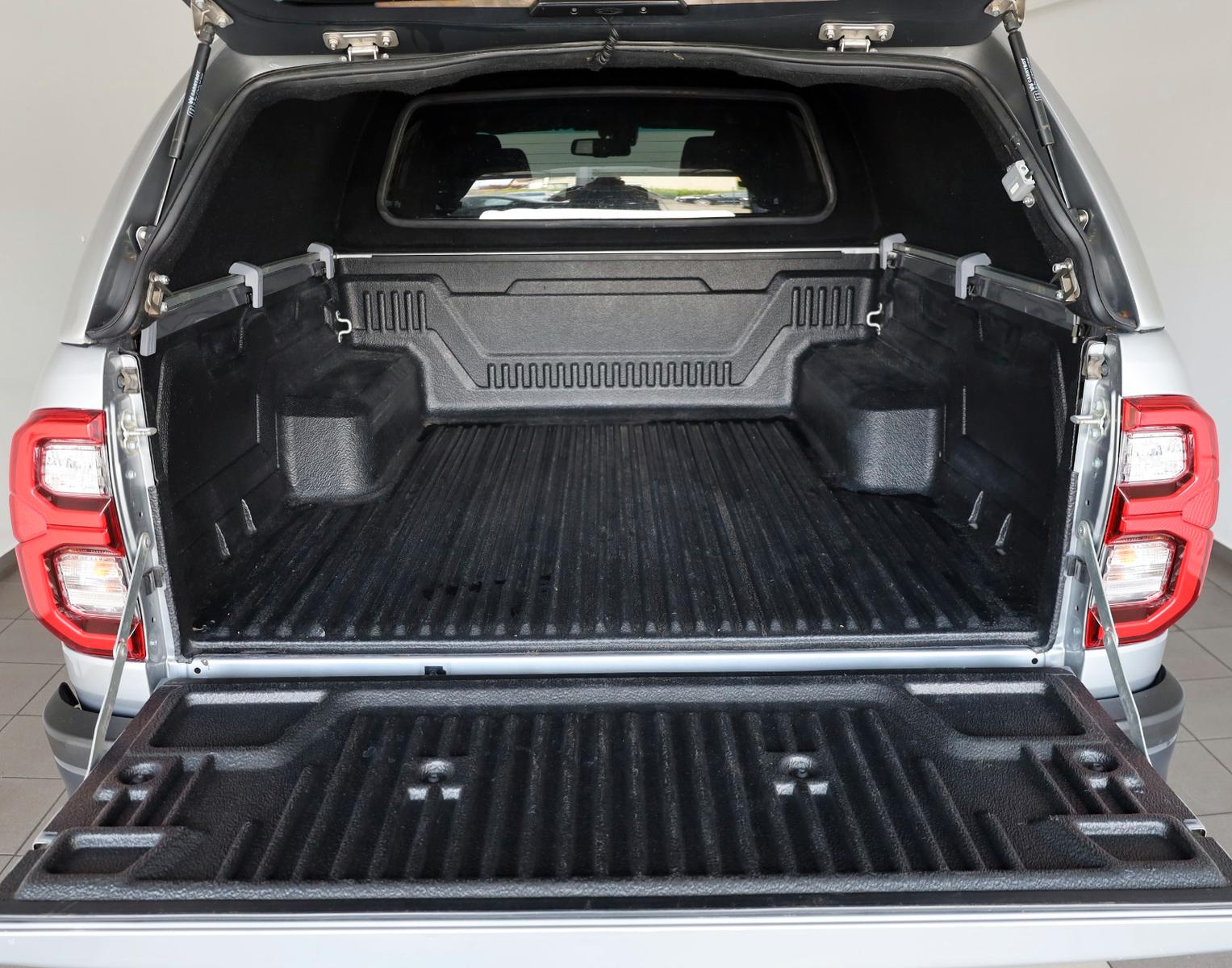 Toyota Hilux 2.8 D-4D Invincible, CarPlay, HardTop, AHK