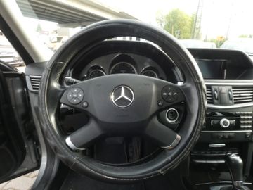 Mercedes E 200 - 12