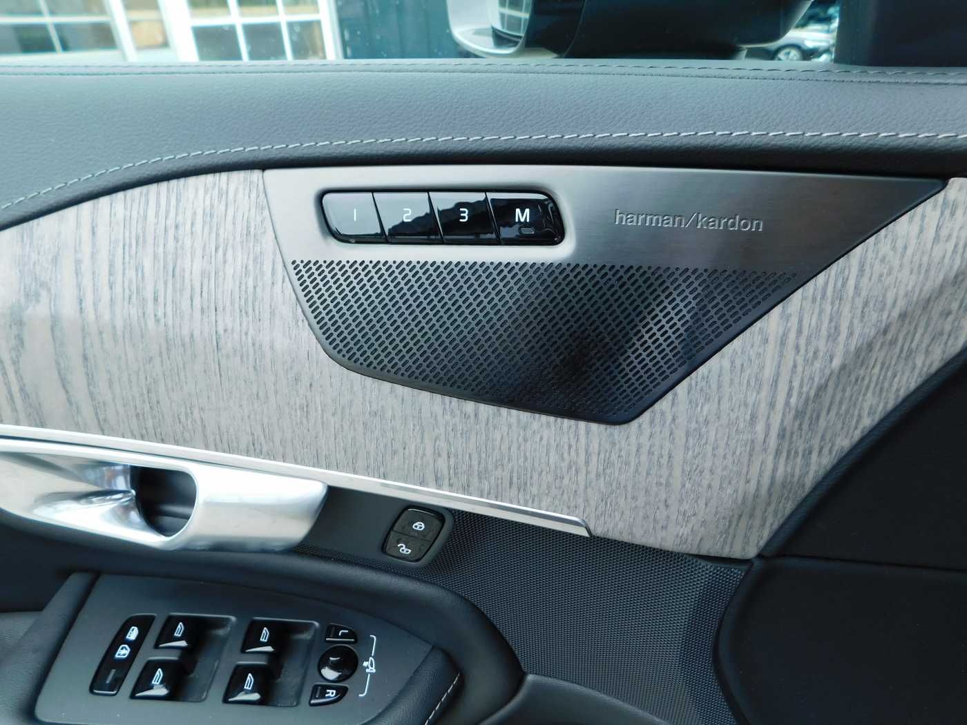 Fahrzeugabbildung Volvo XC90 Plug-In-Hybrid T8 AWD Recharge Ultimate Dar