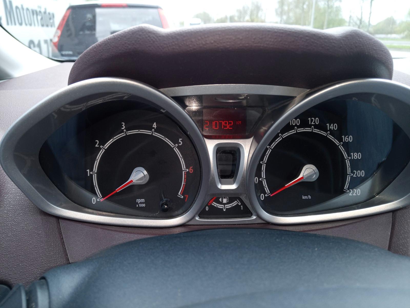 Ford Fiesta Titanium/HU neu